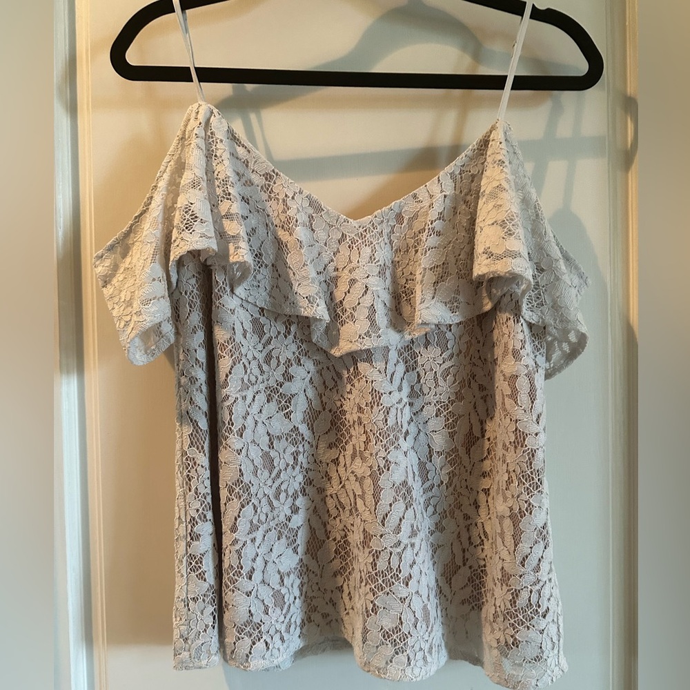 WAYF COLD SHOULDER LACE TOP